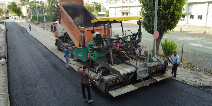 Kars'ta Belediyenin BSK asfalt yol çalışmaları devam ediyor