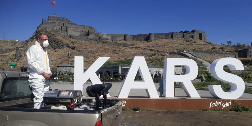 Kars Belediyesinin ilaçlama çalışmaları devam ediyor