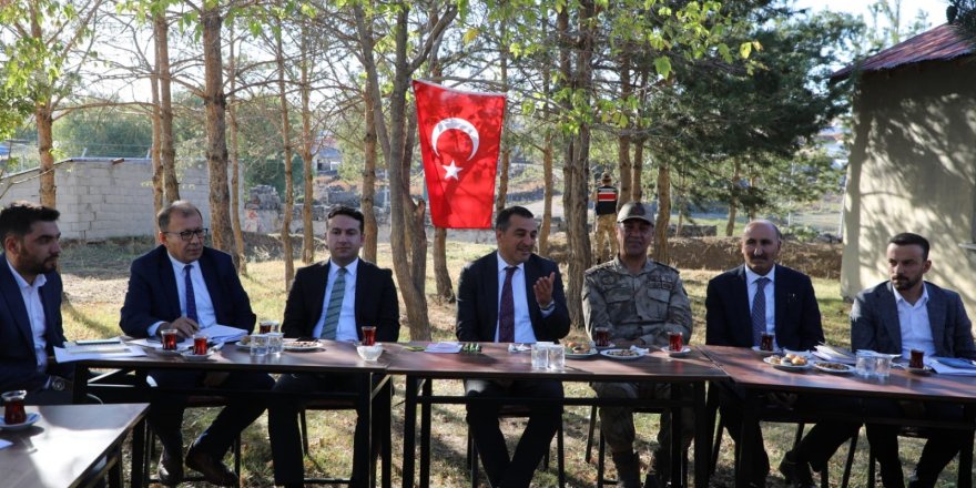 Kars Valisi Öksüz ; Subatan, Külveren, Başgedik ve Ayakgedik köyünde vatandaşları dinledi