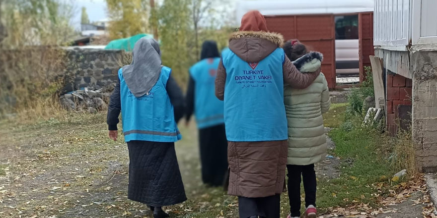 TDV Kars Şubesi Kadın Kolları, çocukları ‘kış bayramı’ ile ısıttı