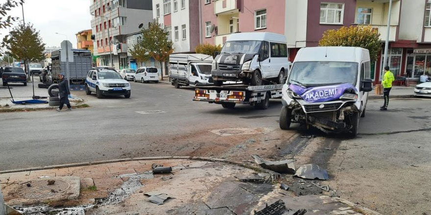 Kars’ta trafik kazası: 3’ü çocuk, 5 yaralı