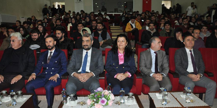 Kars’ta “Türkiye Yüzyılı” konferansı düzenlendi