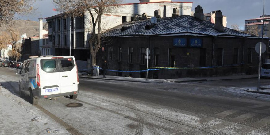 Kars’ta bir iş yeri yandı