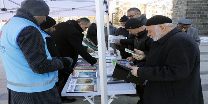 Kars’ta Diyanet yayınları tanıtılmaya devam ediliyor