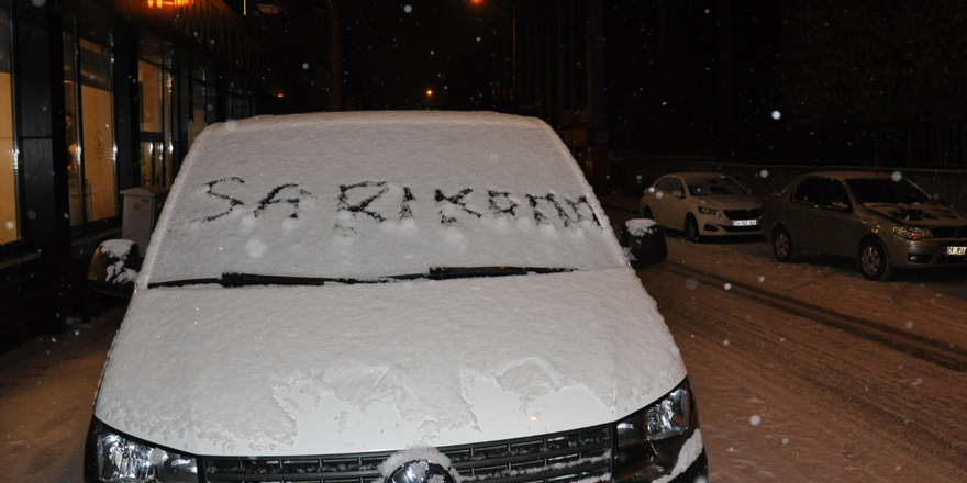 Sarıkamış’a beklenen kar, şehitleri anma etkinliklerinde yağdı