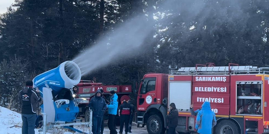 Sarıkamış’ta pistlere suni karlama yapılıyor