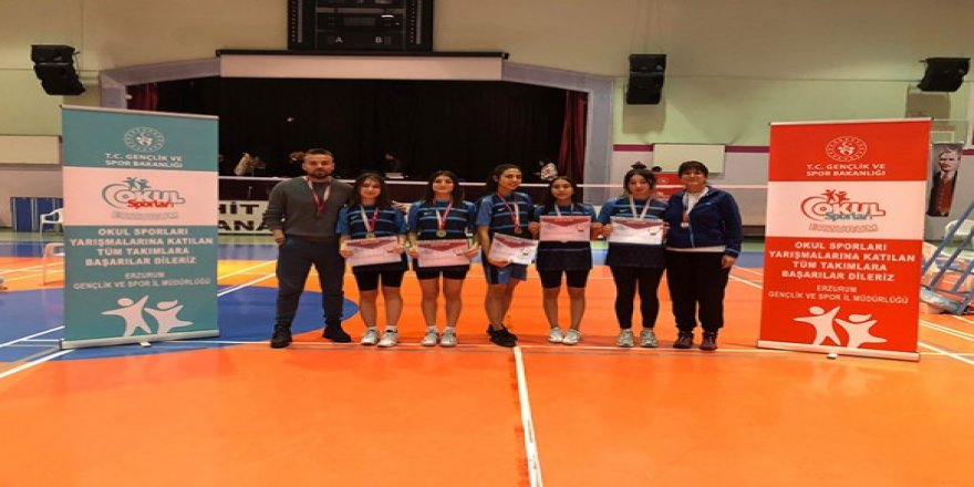 Kars Hasan Harakani Kız Badminton Takımı Türkiye finalinde