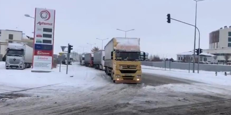 Kars’ta 9 yardım tırı Şanlıurfa’ya yola çıktı