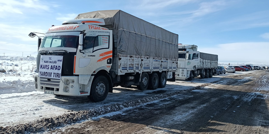 Kars’ta deprem bölgesine 61 tır yardım gönderildi