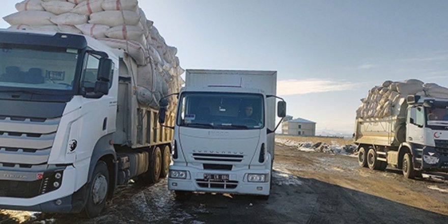 Kars’tan, deprem bölgelerine toplam 101 TIR gıda ve yaşam malzemesi gönderildi