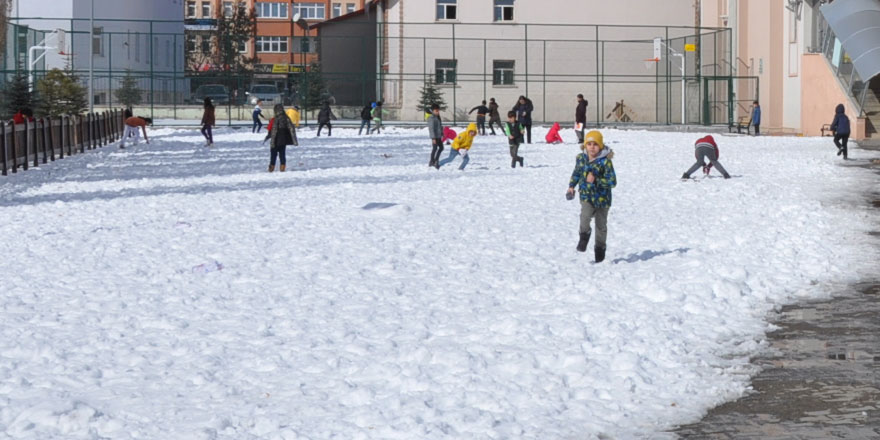 Digor’da okullara kar tatili