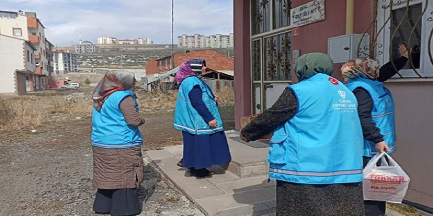 Kars Müftülüğü ihtiyaç sahibi ailelere ramazan yardımı ulaştırıyor