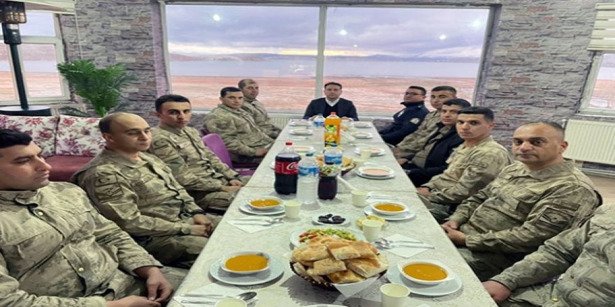 Arpaçay Kaymakamı Mustafa Uğur Özerden, Jandarma Personelleri ile iftar yaptı