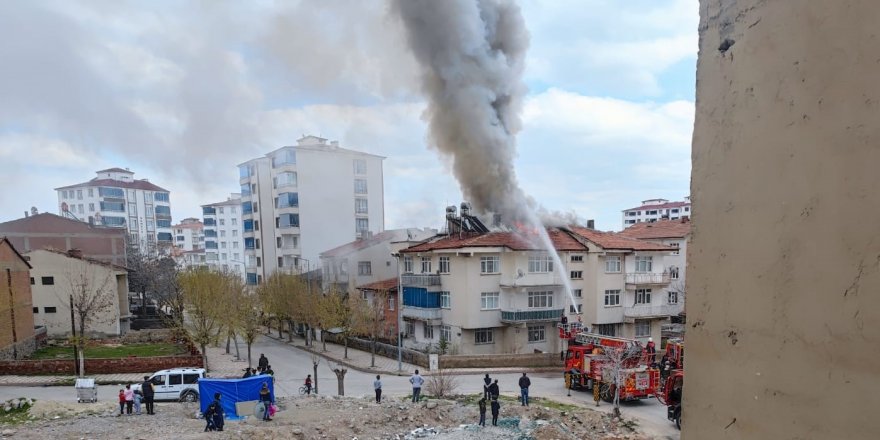 Elazığ’da çatı yangını, büyümeden söndürüldü