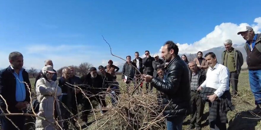 Erzincan’da çiftçilere tarla okulu eğitimi verildi