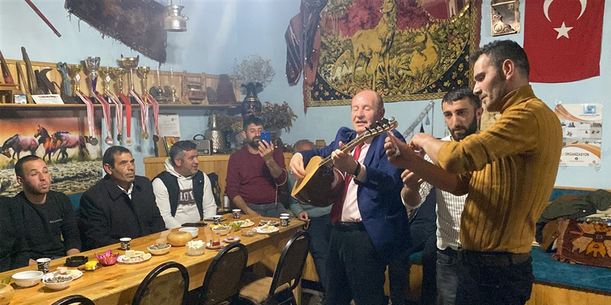 Aşık Yener Yılmazoğlu’ndan Selim Kekeç’de iftar buluşması