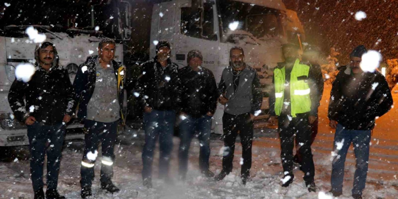 Erzincan’da kar ve tipi ulaşımda aksamalara neden oldu