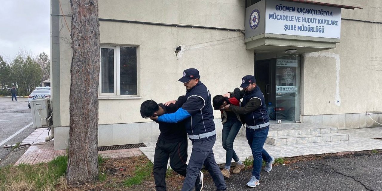 Erzincan’da 11 kaçak göçmen yakalandı, 2 sürücü tutuklandı