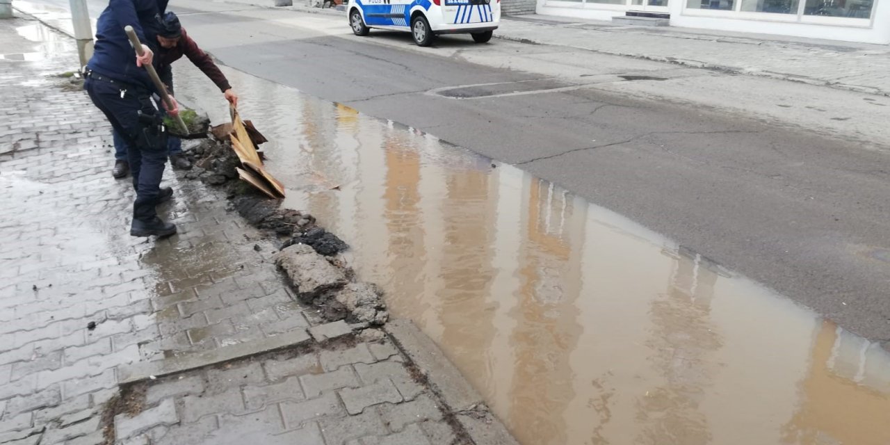 Kars polisinden örnek davranış