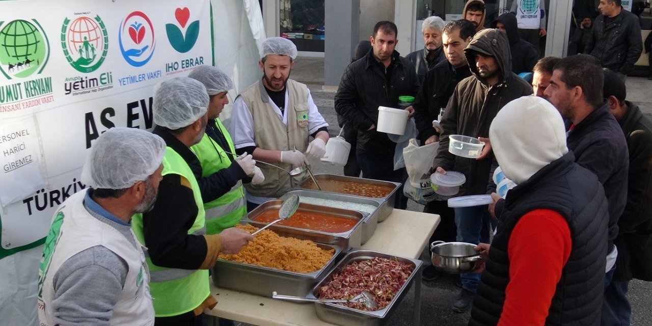 STK’lardan Malatya’da depremzedelere günlük iftar yemeği