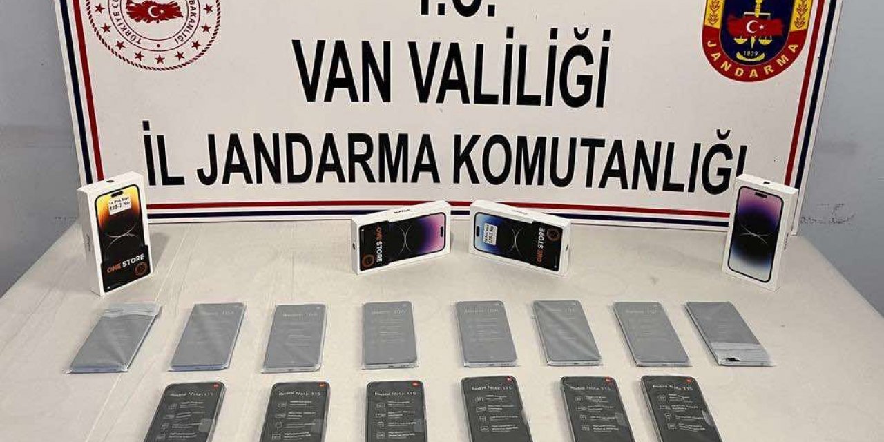 Başkale’de 18 adet cep telefonu ele geçirildi