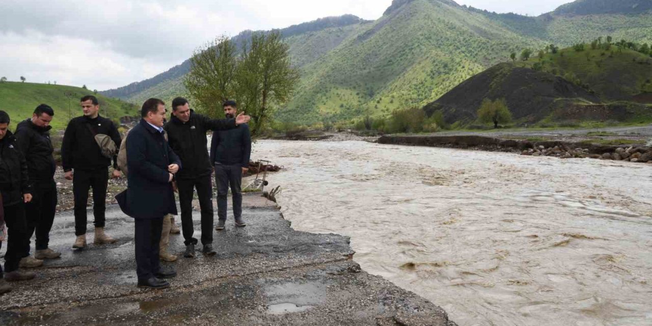 Vali Akbıyık sel bölgesinde