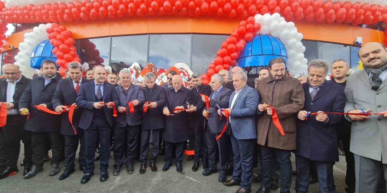 Düzgün AVM Dadaşkent’te hizmete girdi