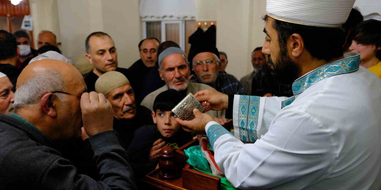 Erzincan’da Sakal-ı Şerif’e yoğun ilgi