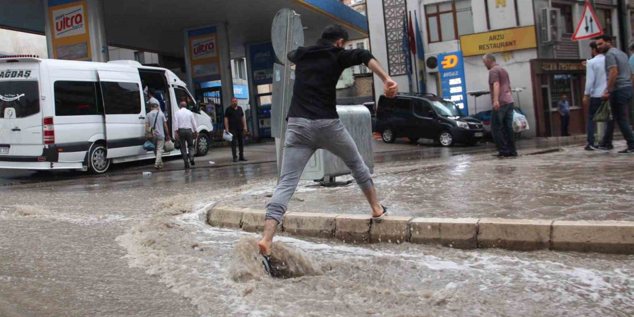 Meteorolojiden sağanak yağış uyarısı