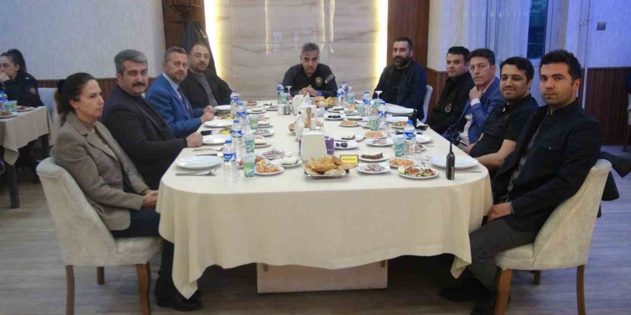 Ağrı Emniyet Müdürü Aydın, iftarını polislerle birlikte açtı