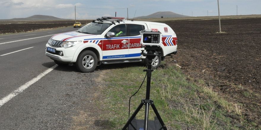 Jandarmadan ‘Yerli ve Milli Radar’ ile bayram denetimi