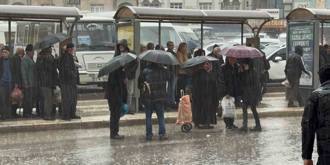 Meteorolojiden 5 il için kuvvetli yağış  ve toz taşınımı uyarısı