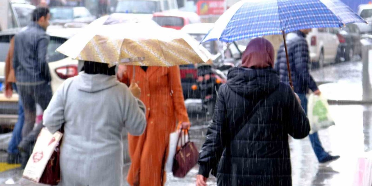 Yükseklerde kar şehir merkezinde yağmur