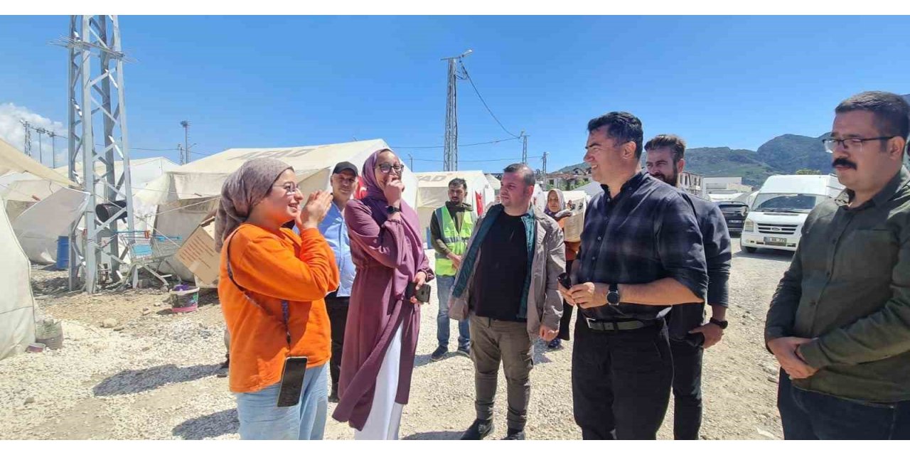 Vali Memiş, afetzede aileleri ilk bayramlarında yalnız bırakmadı