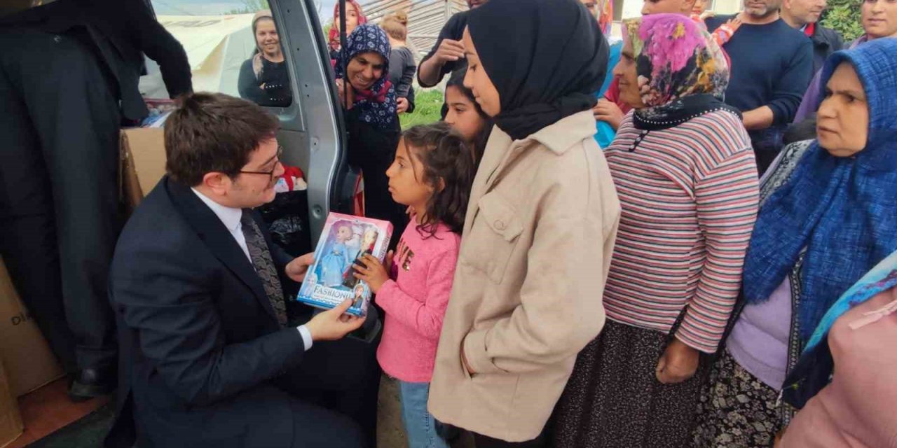 Tunceli’de vatandaşlardan, depremzede çocuklar için düzenlenen oyuncak kampanyasına destek