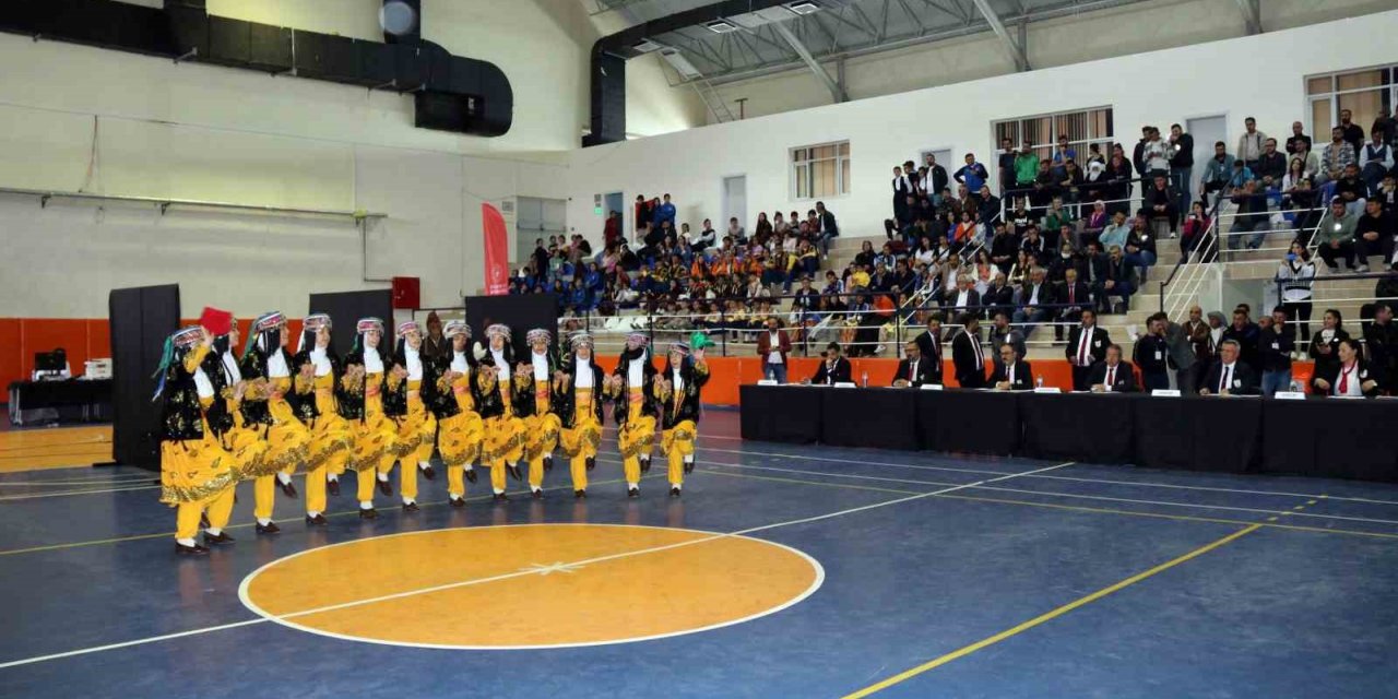 Bitlis’te Türkiye Şampiyonası Halkoyunları Bölge Yarışması start aldı