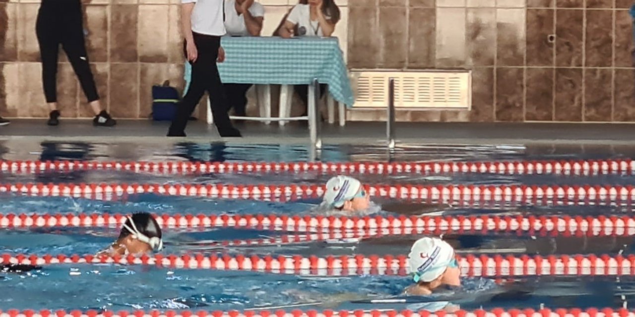 Elazığ’da yüzme şampiyonası