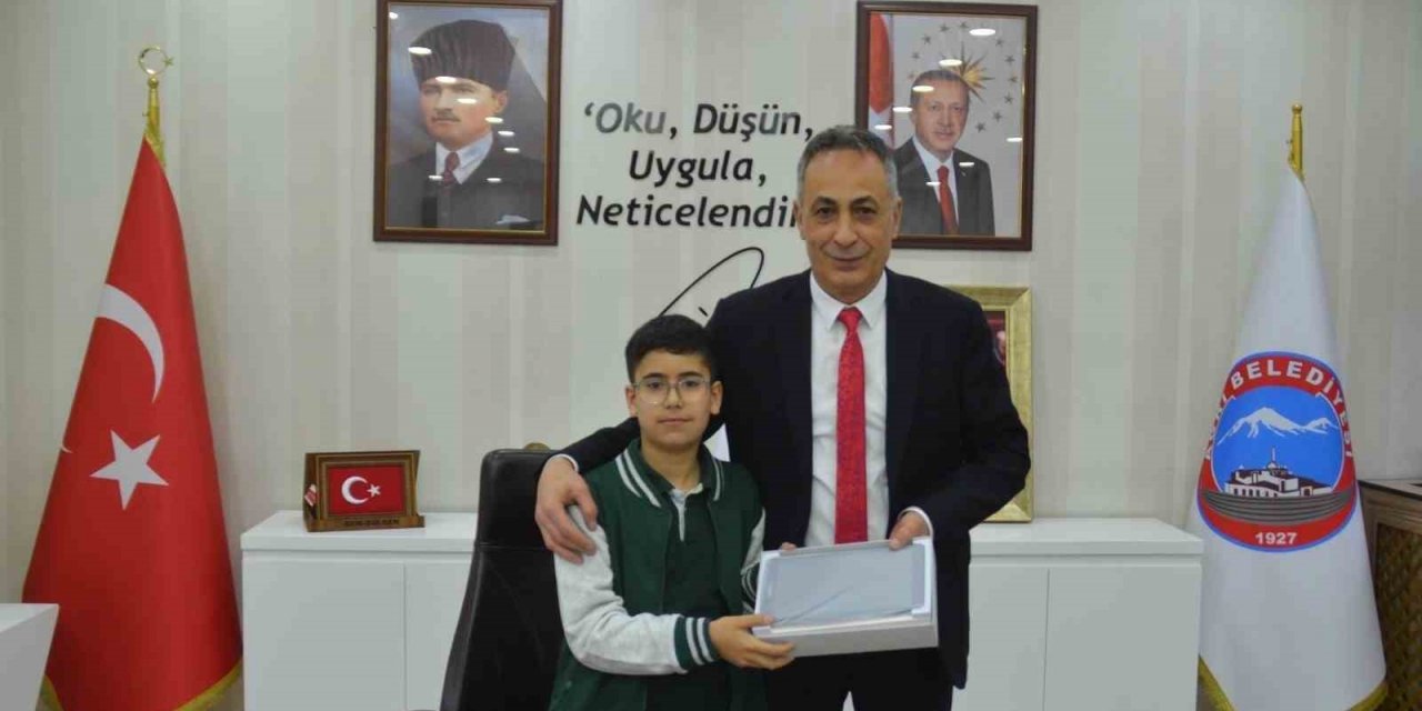 Başkan Karadoğan koltuğunu çocuklara devretti