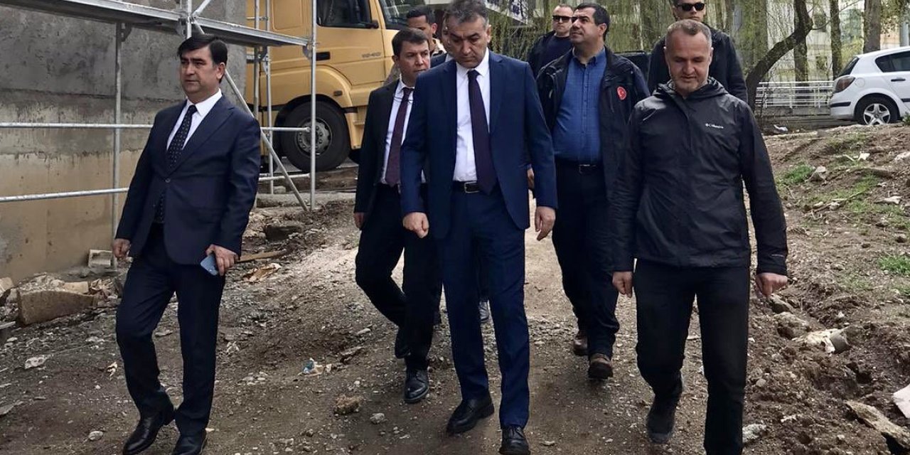 Vali Çağatay hükümet konağı inşaatında incelemelerde bulundu