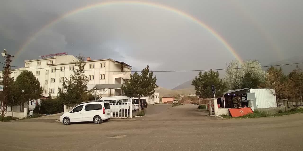 Gevaş’ta gökkuşağı güzelliği