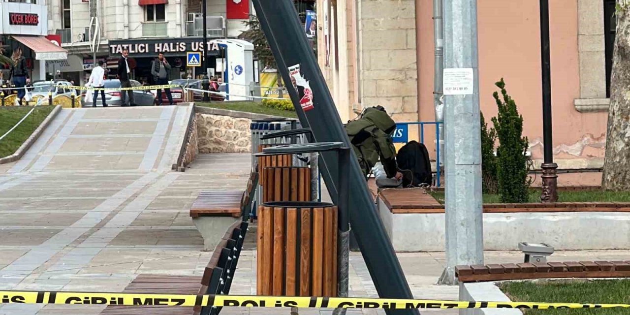 Polisi görünce bırakıp kaçtığı çanta fünyeyle patlatıldı