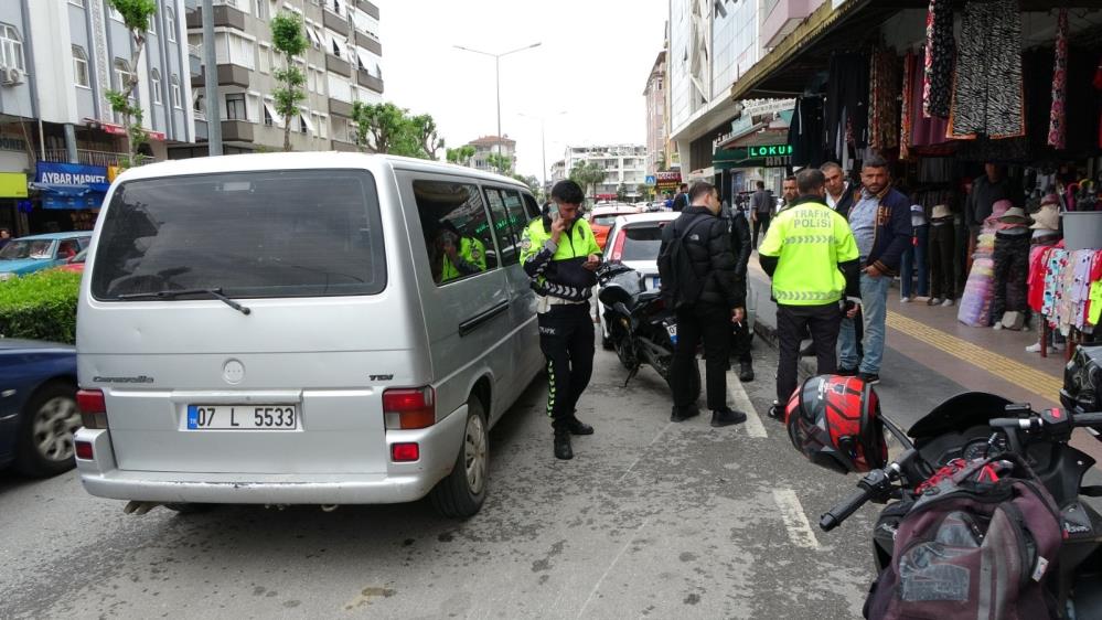 Kaskı sayesinde ölümden döndü