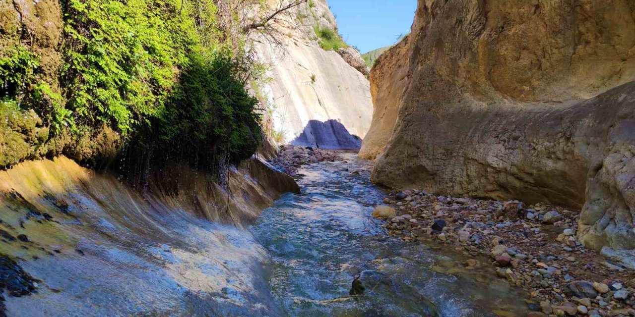 Uydudan haritaları incelerken 3 milyon yıllık kanyon keşfettiler