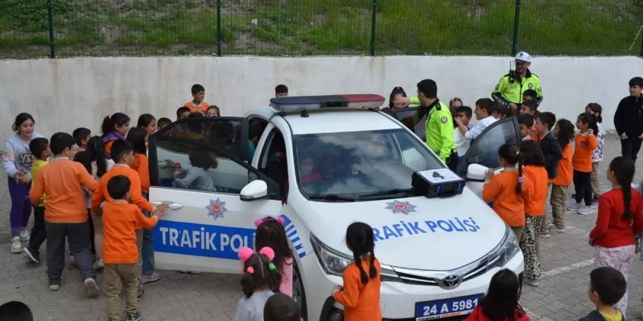 Tercan’da öğrencilere güvenli trafik eğitimi verildi