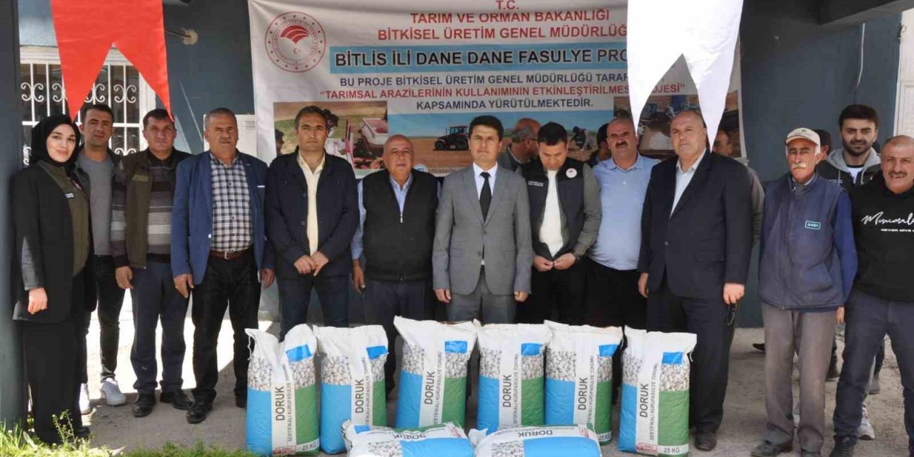 Güroymak’ta 25 çiftçiye 13 bin 600 kilogram fasulye tohumu dağıtıldı