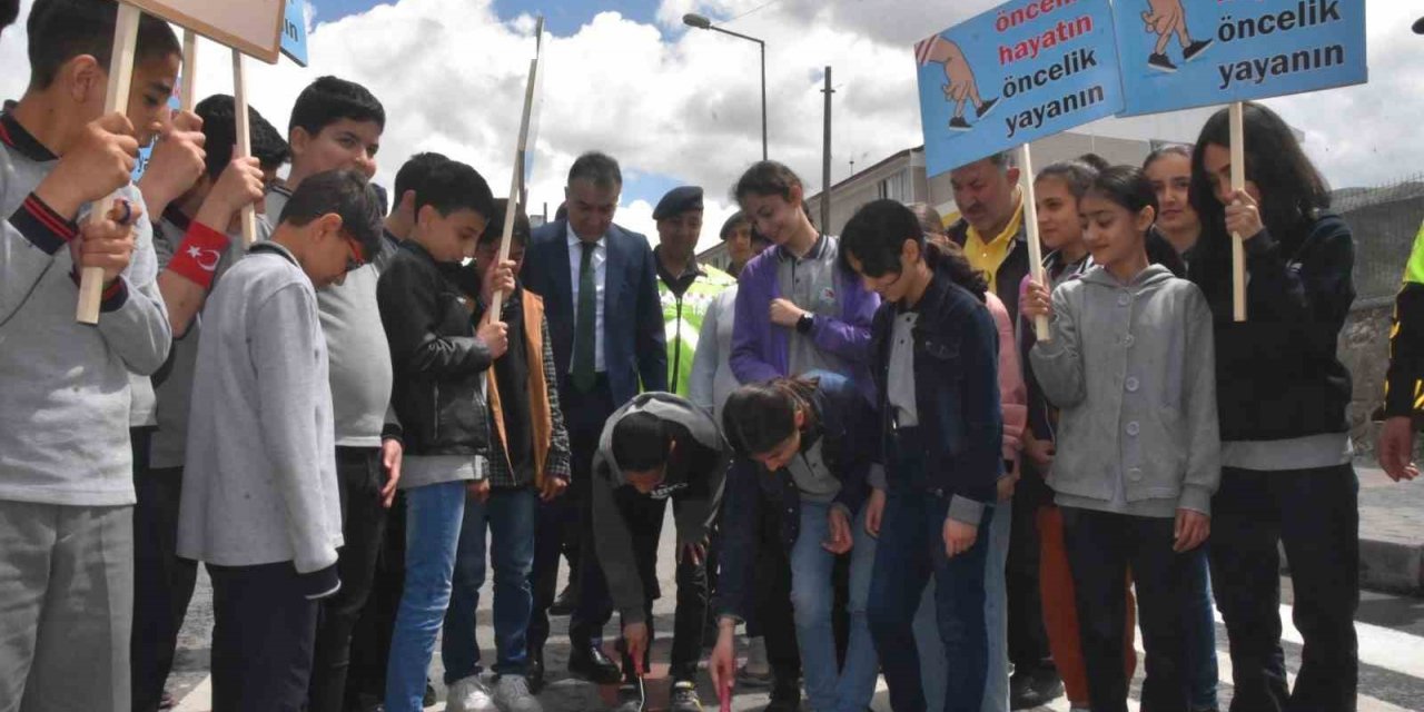 Bitlis’te Karayolu Güvenliği ve Trafik Haftası kutlandı