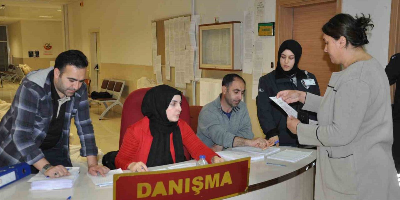 Kars’ta sandık başkanları torbalarını adliyeden aldı