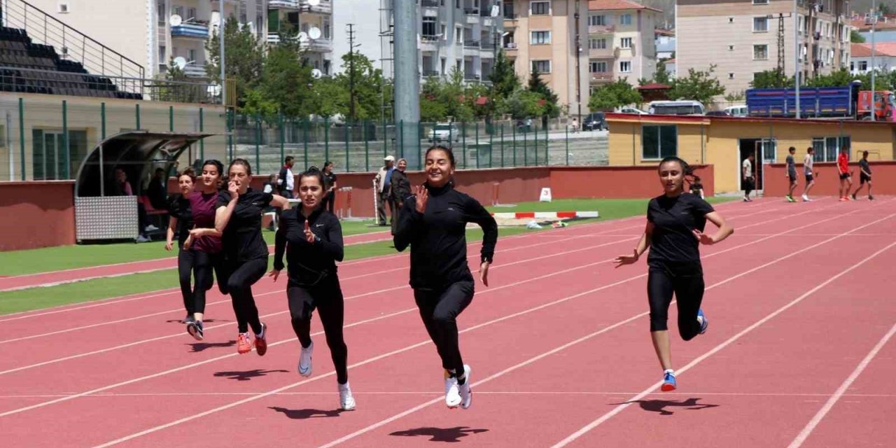 Erzincan atletizm yarışları yapıldı