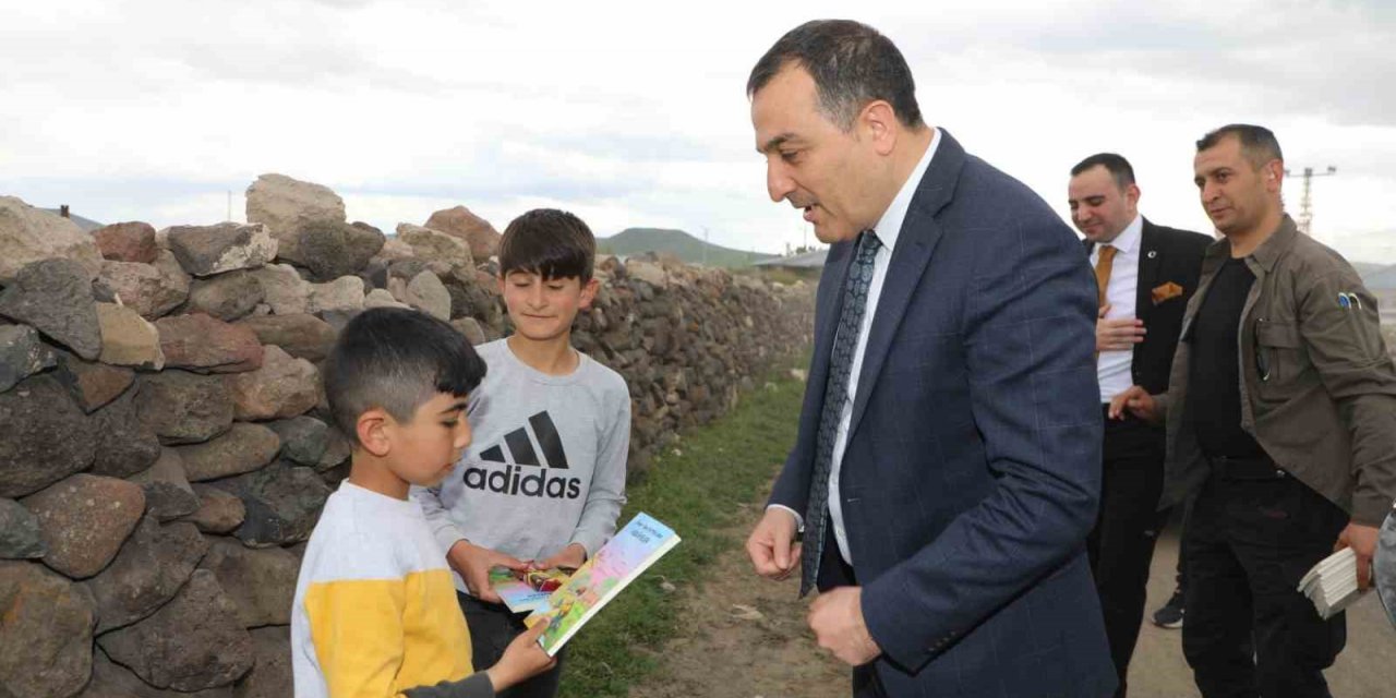 Kars Valisi Öksüz, Digor’da bir takım ziyaretlerde bulundu