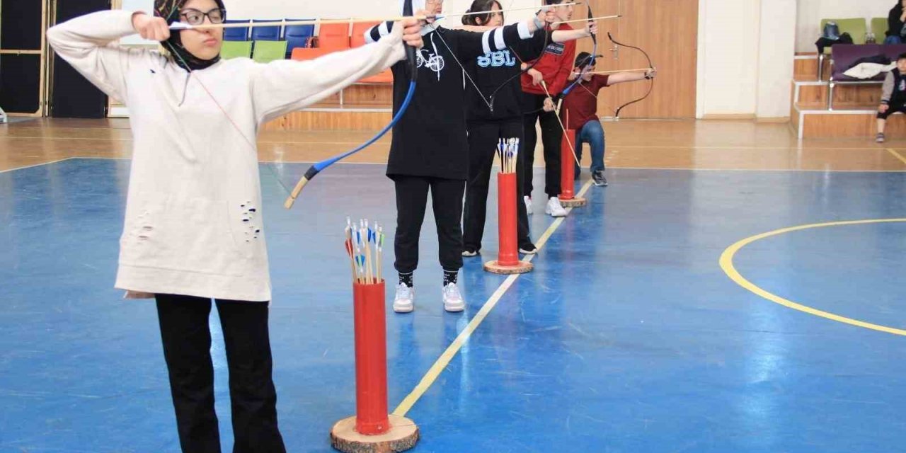 Geleneksel Türk Okçuluğunda kemankeşler yarıştı